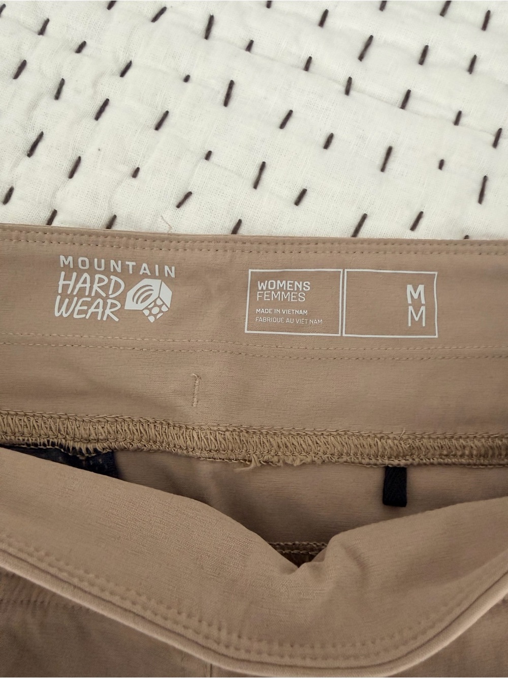 Mountain Hardwear Women’s Tan Outdoor Stretch Shorts - Picture 2 of 3